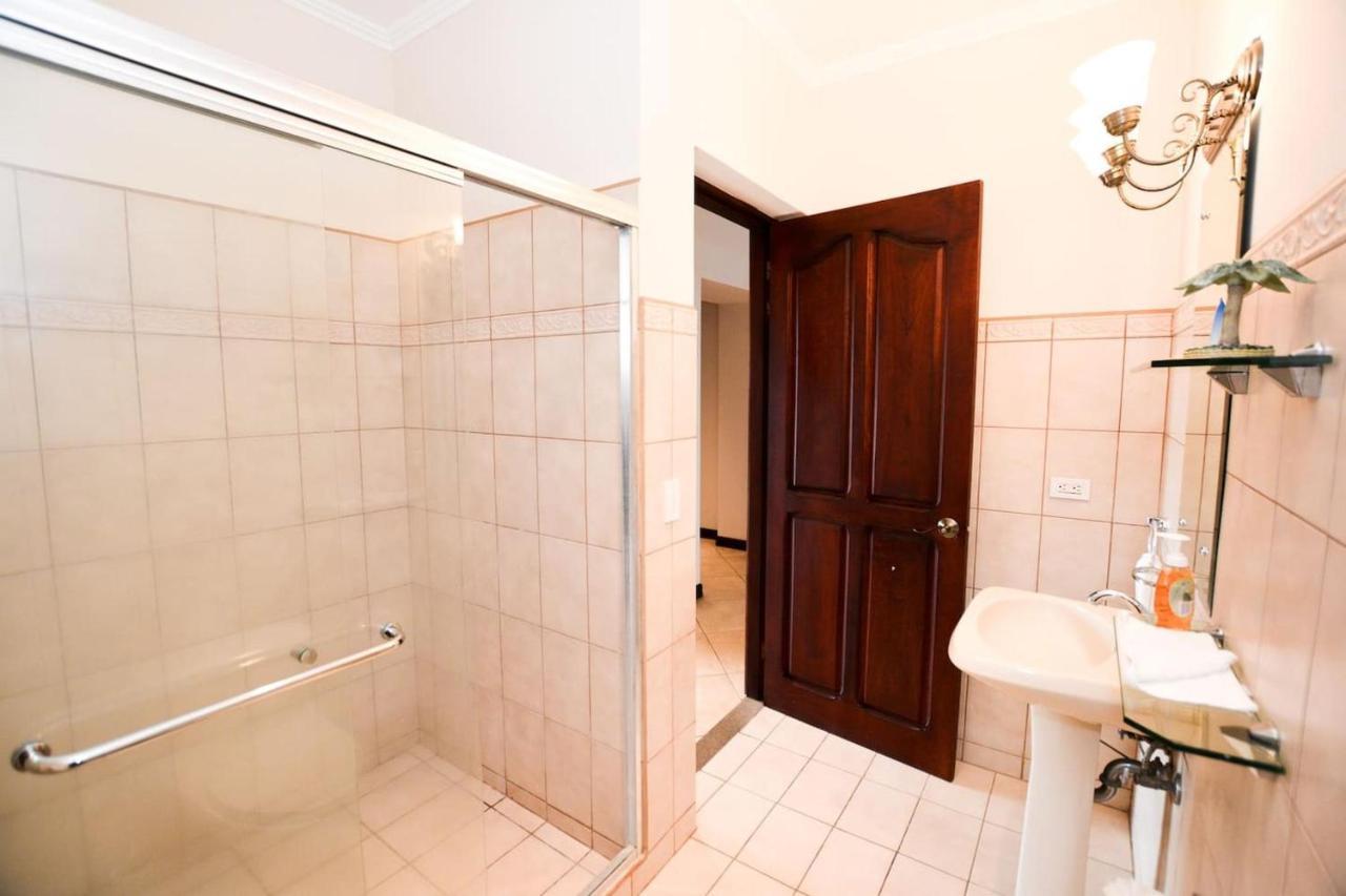 Exquisitely Decorated 5Th-Floor Aerie With Views Of Two Bays In Flamingo Villa Playa Flamingo Exterior foto